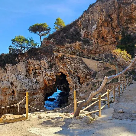 June * 贝尼塔切利