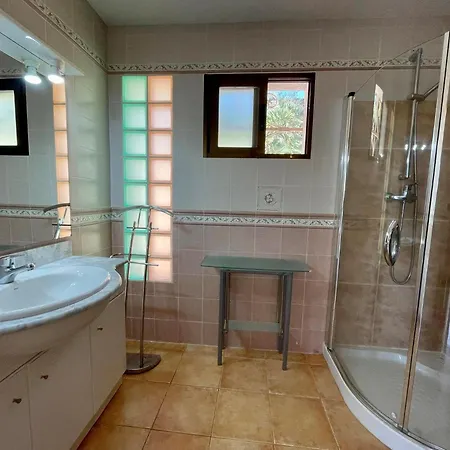 June 贝尼塔切利