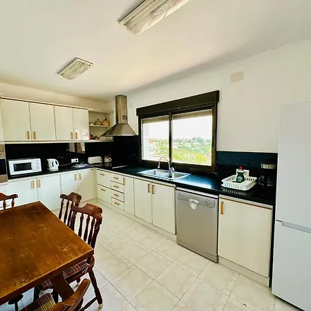 June בניטאצ'ל